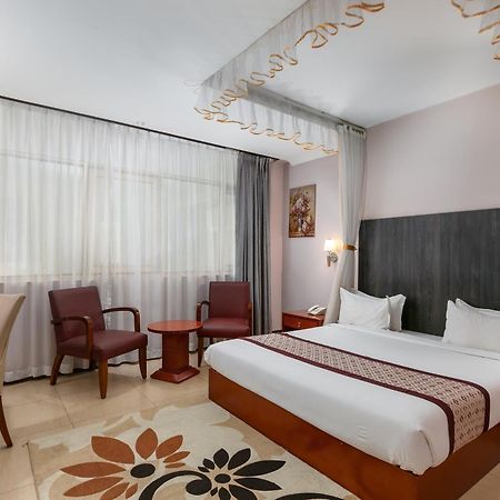 Russell Hotel Кампала Екстериор снимка