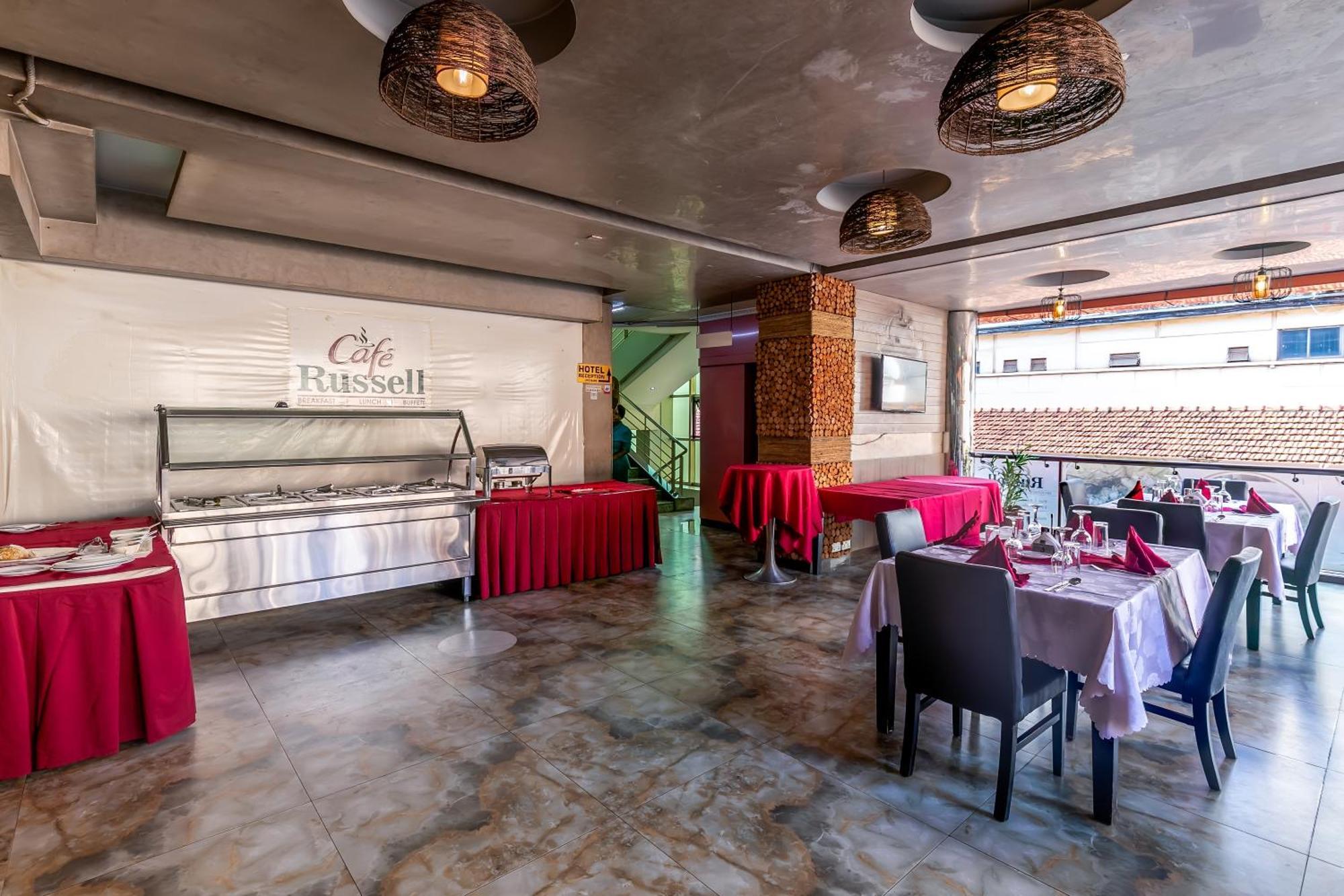 Russell Hotel Кампала Екстериор снимка