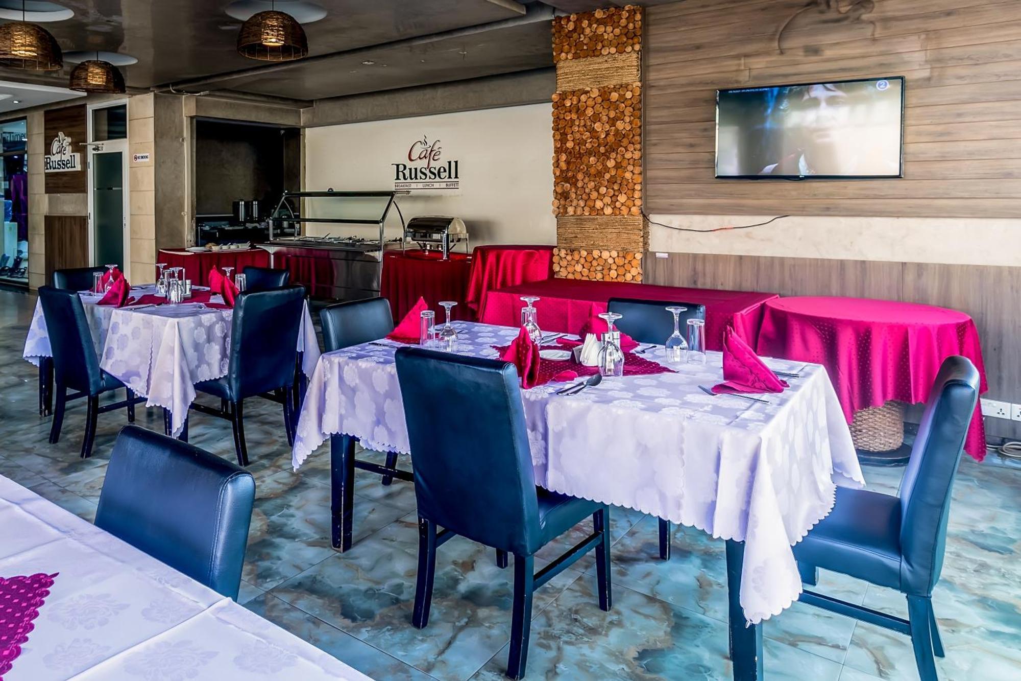 Russell Hotel Кампала Екстериор снимка