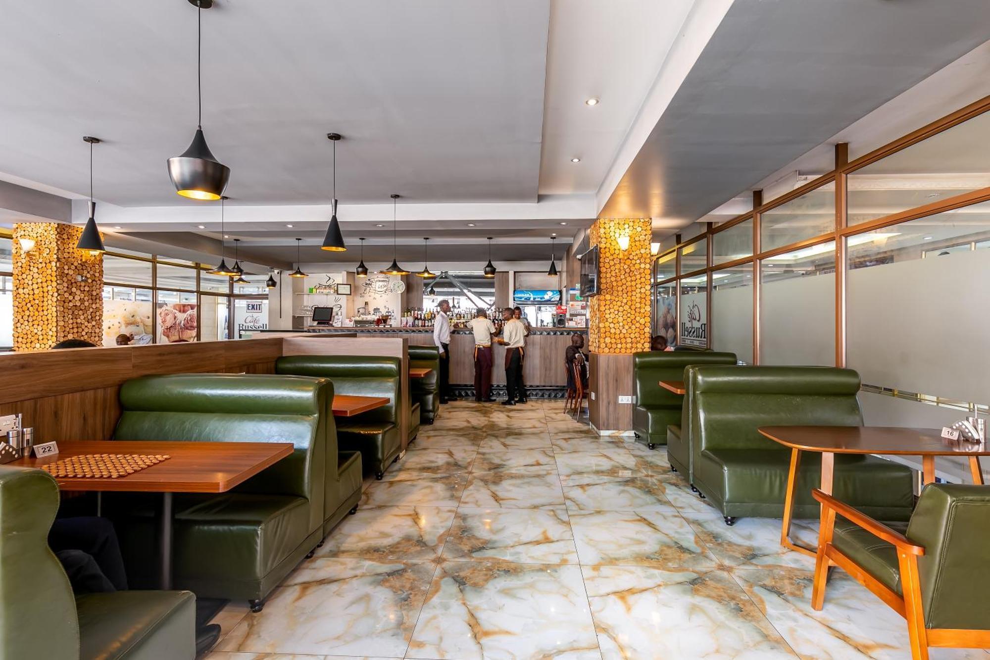 Russell Hotel Кампала Екстериор снимка
