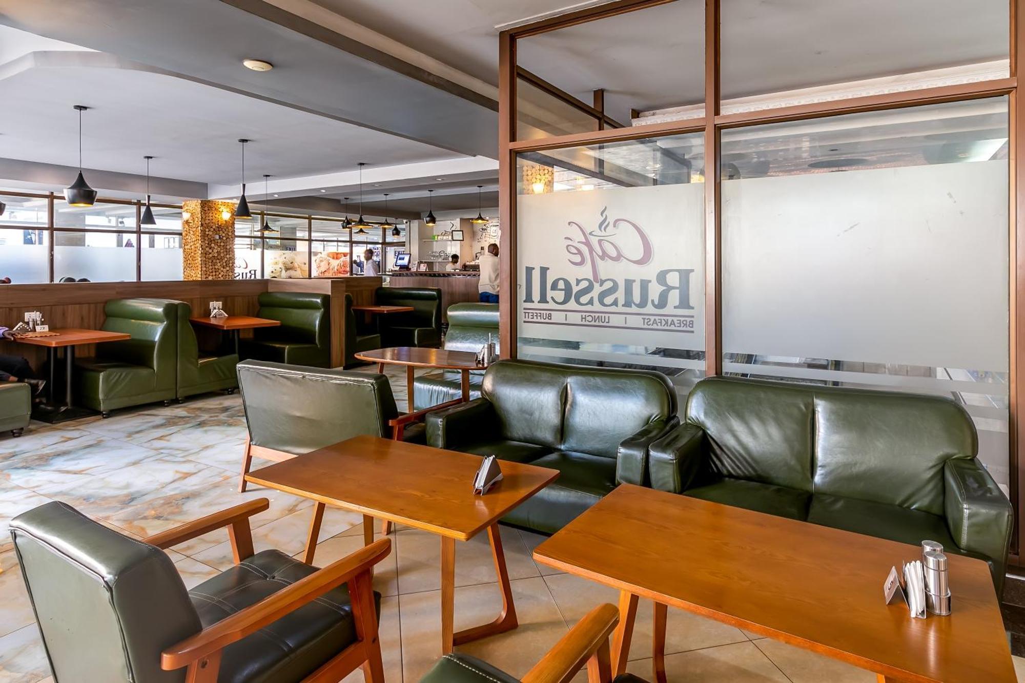 Russell Hotel Кампала Екстериор снимка