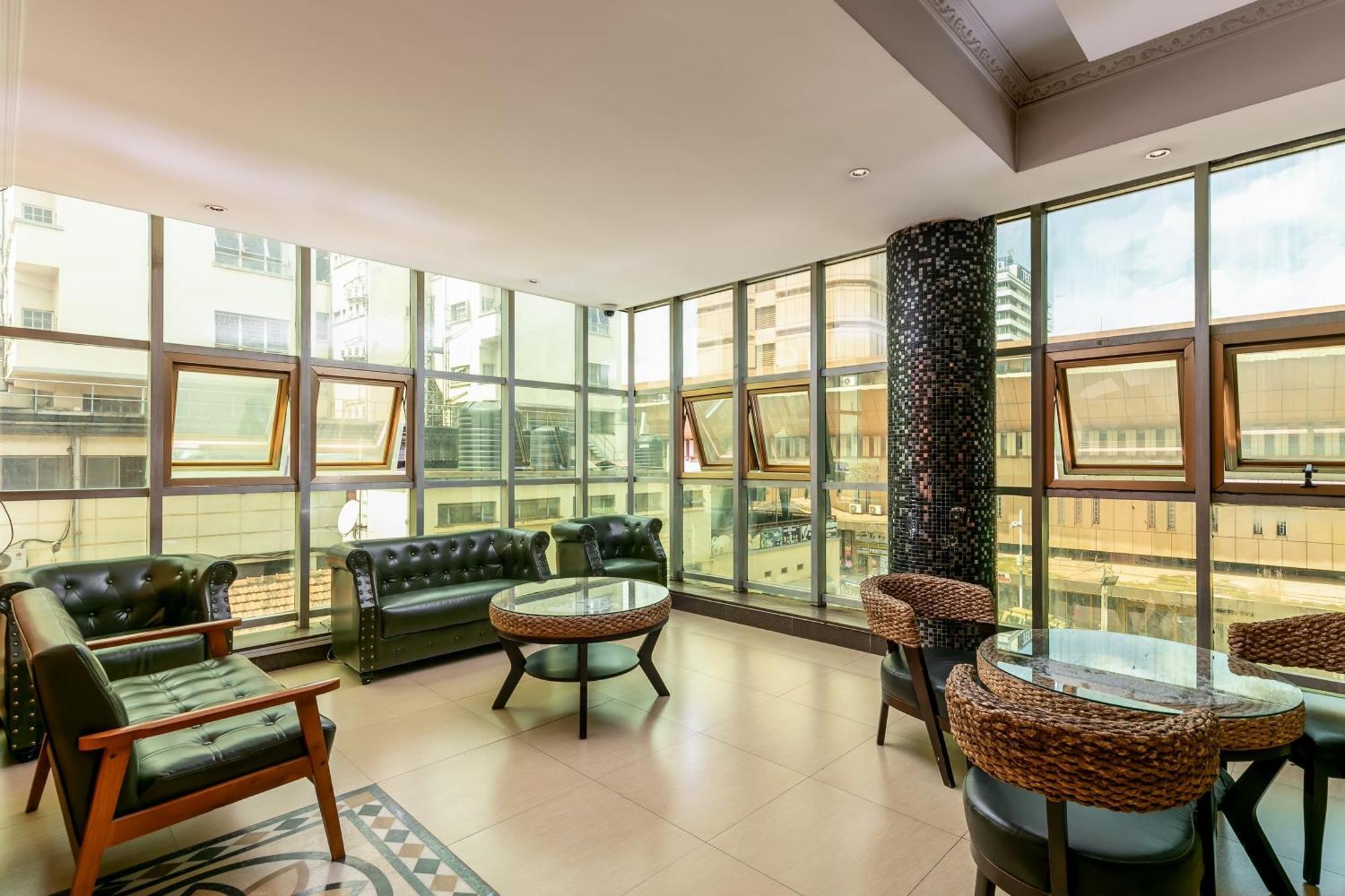 Russell Hotel Кампала Екстериор снимка