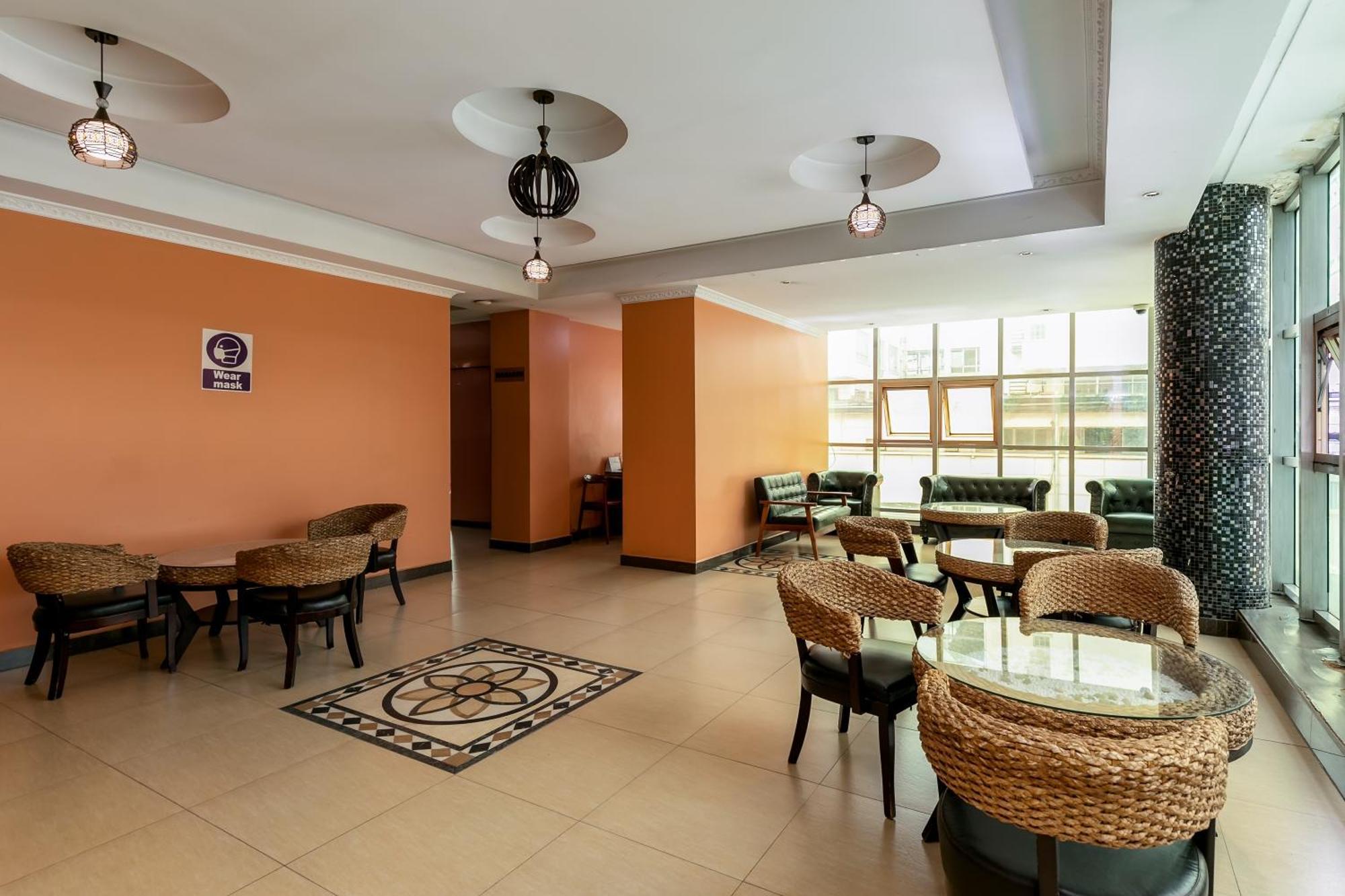 Russell Hotel Кампала Екстериор снимка