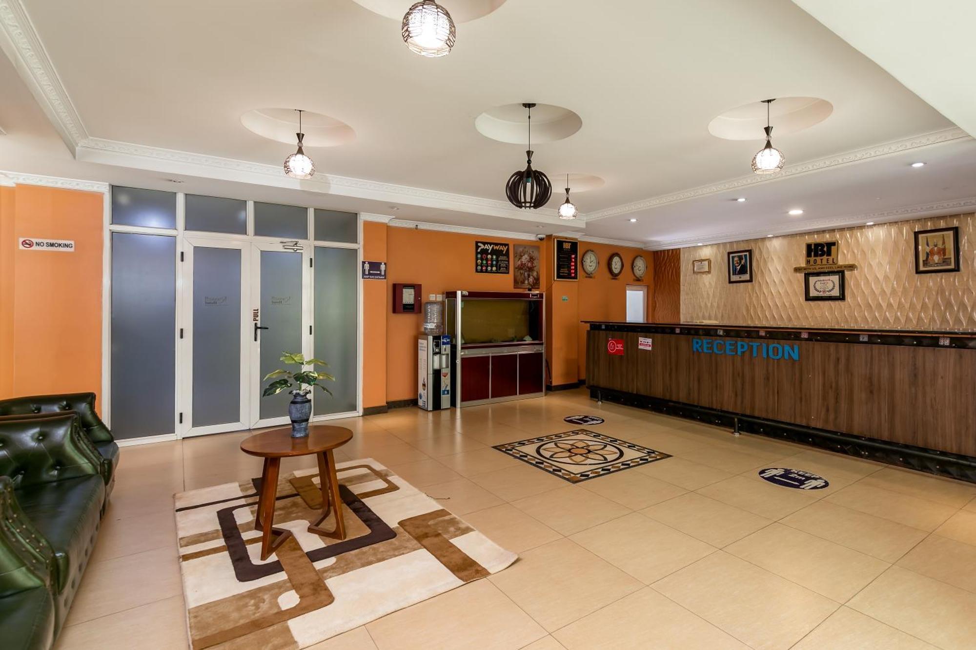 Russell Hotel Кампала Екстериор снимка