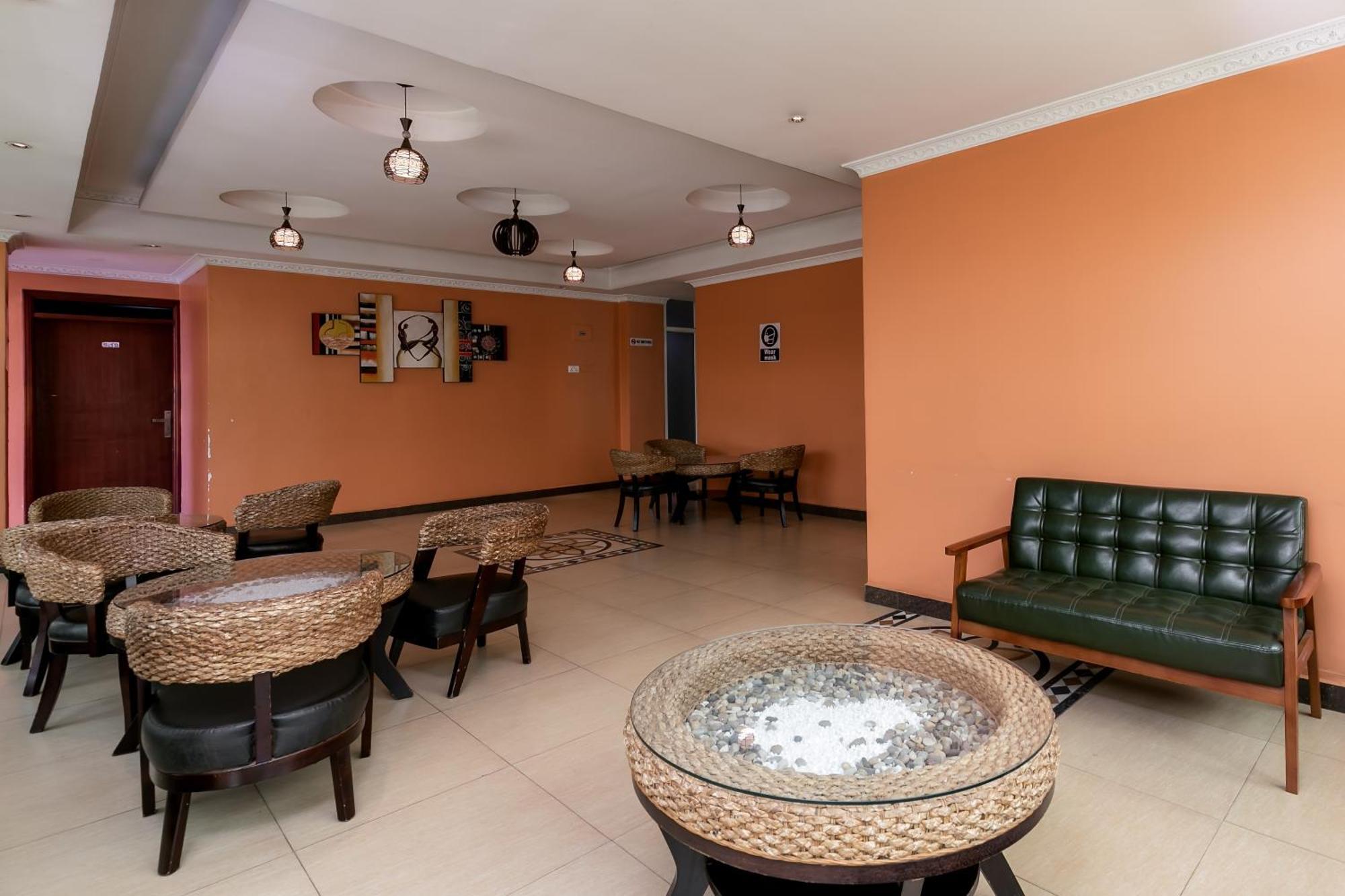Russell Hotel Кампала Екстериор снимка