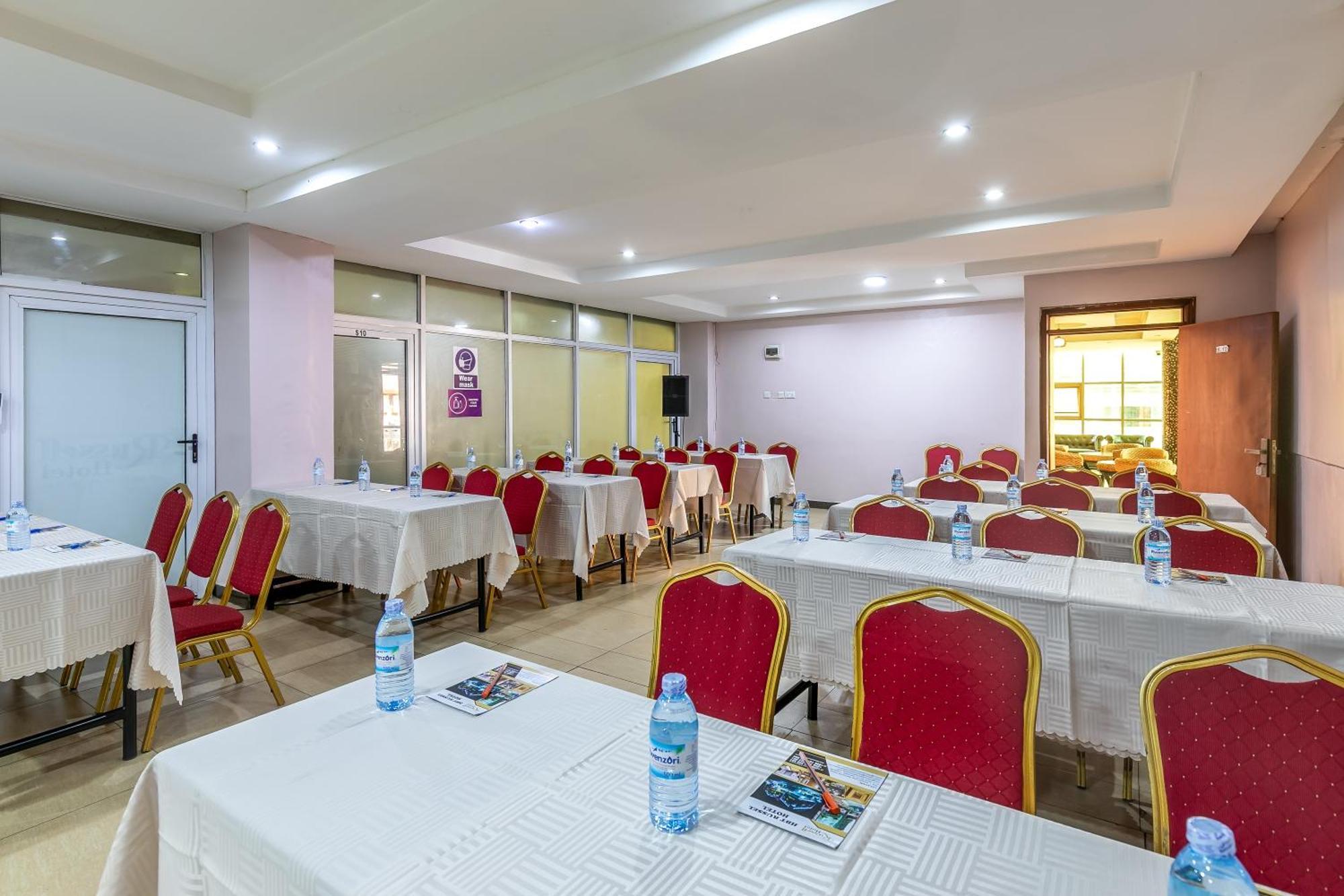Russell Hotel Кампала Екстериор снимка