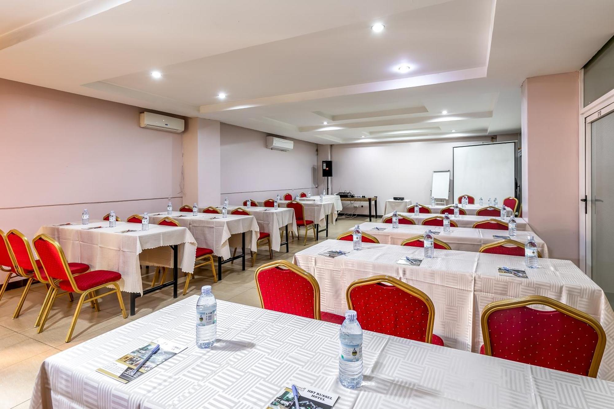 Russell Hotel Кампала Екстериор снимка