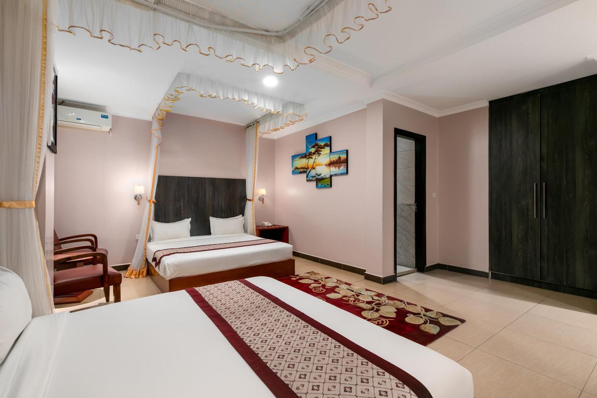 Russell Hotel Кампала Екстериор снимка