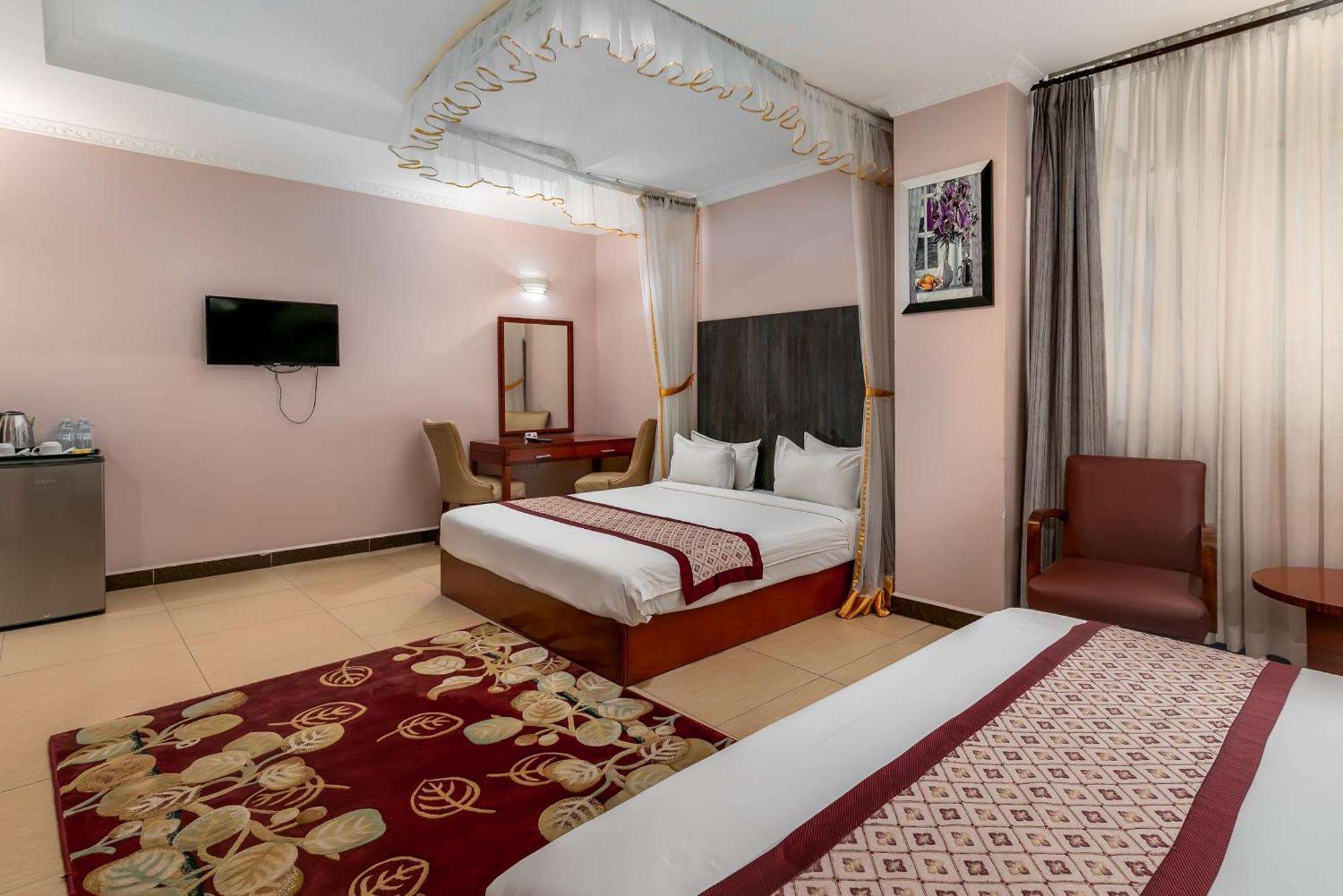 Russell Hotel Кампала Екстериор снимка