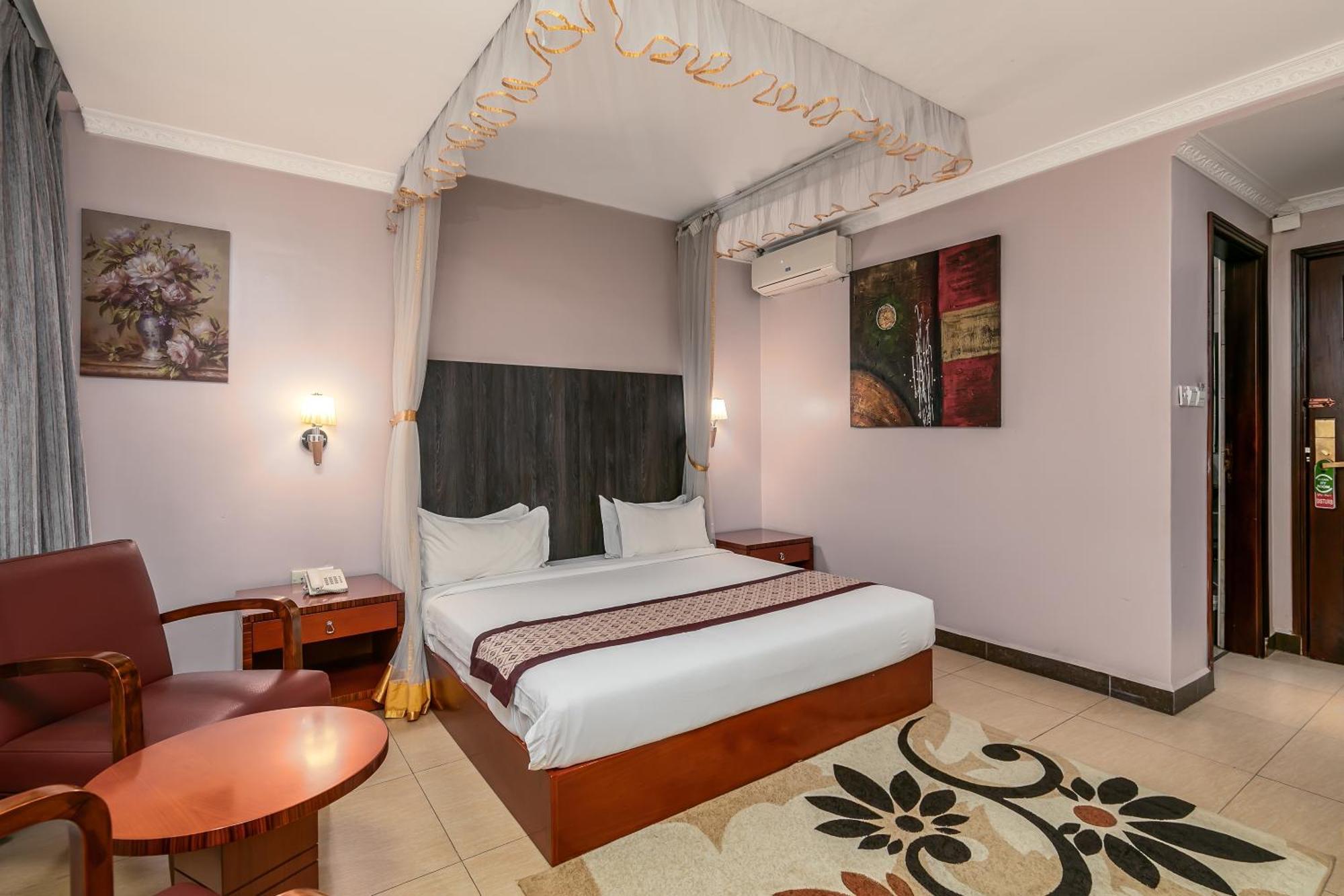Russell Hotel Кампала Екстериор снимка