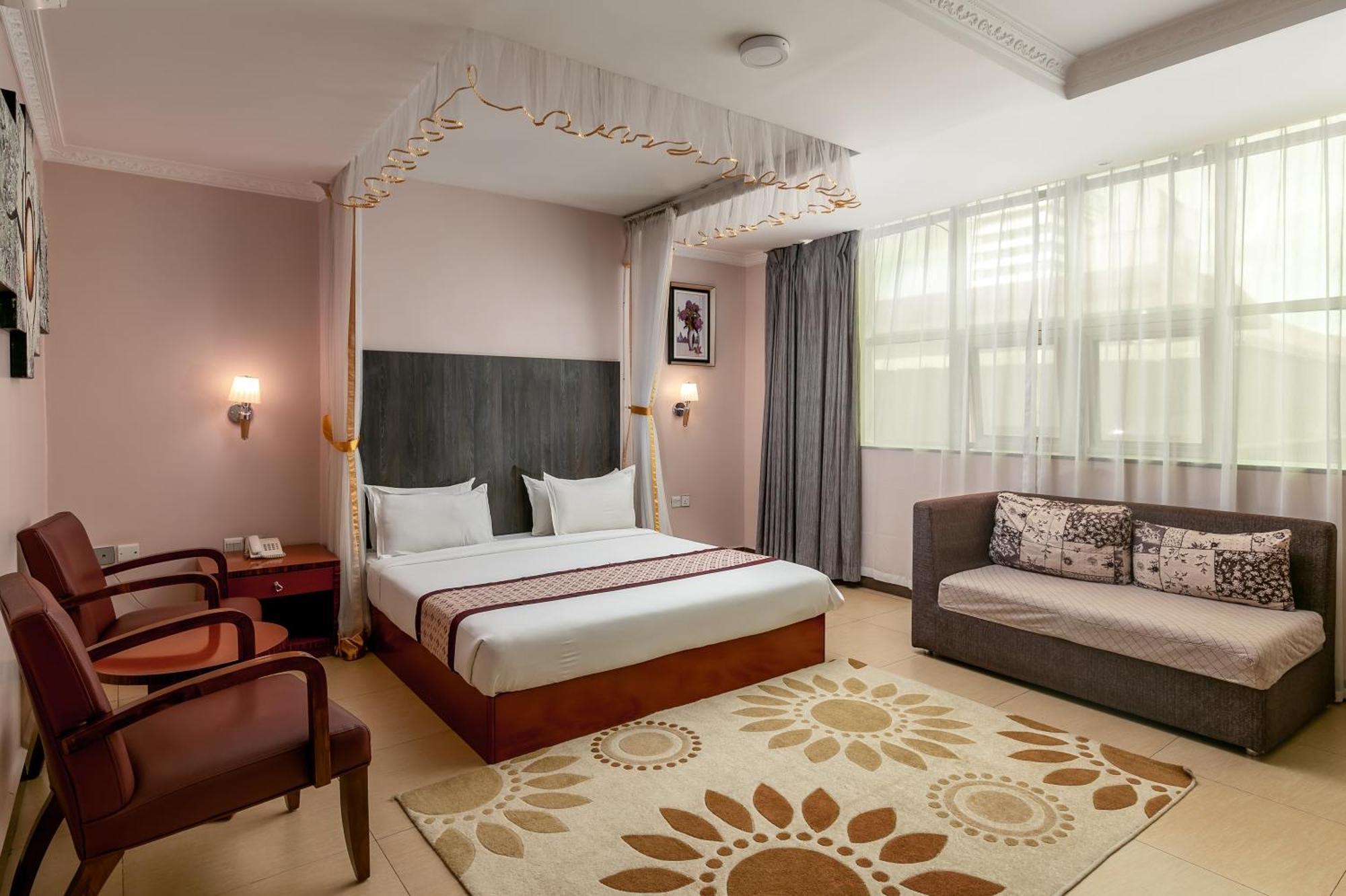 Russell Hotel Кампала Екстериор снимка