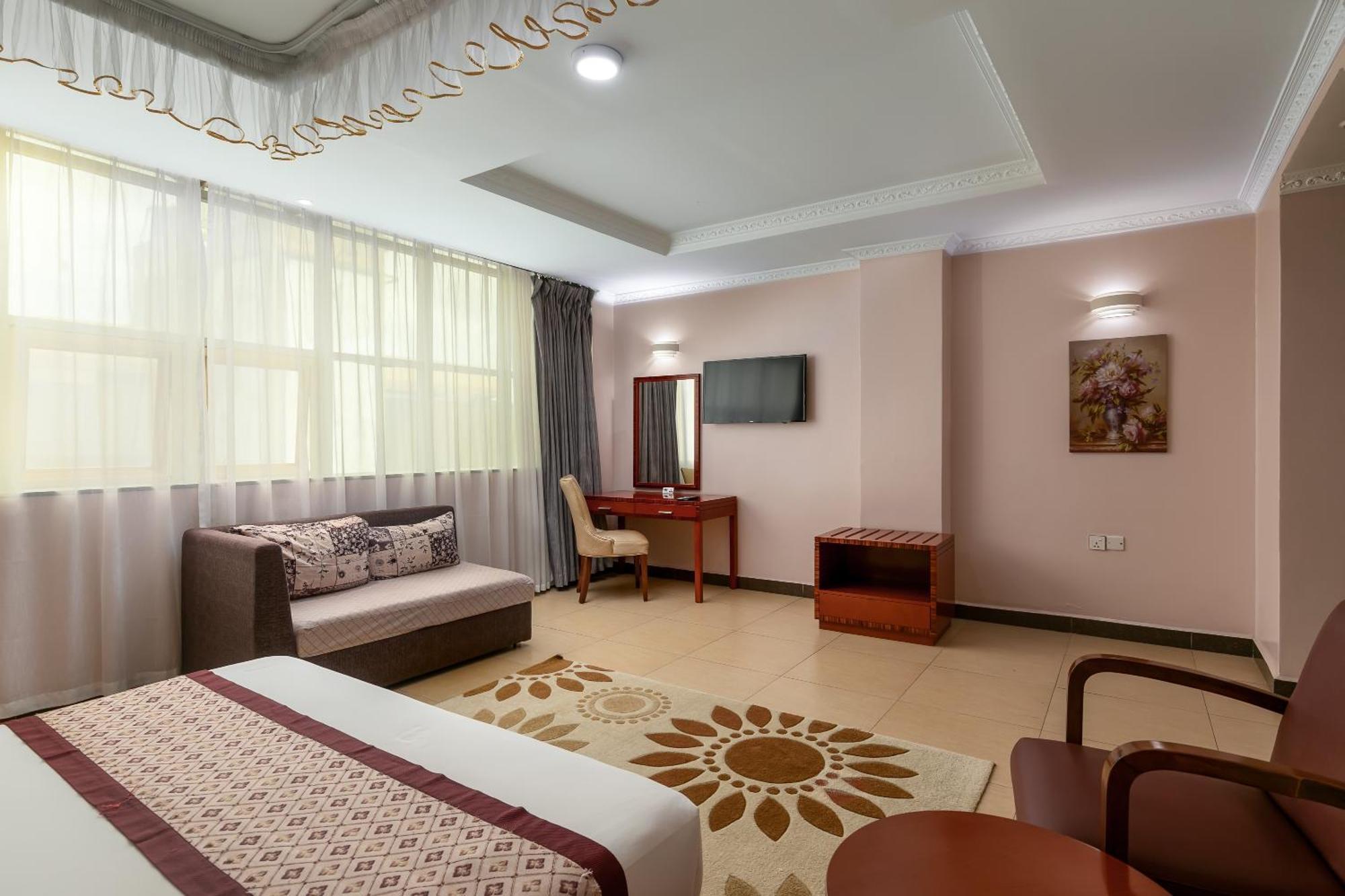 Russell Hotel Кампала Екстериор снимка