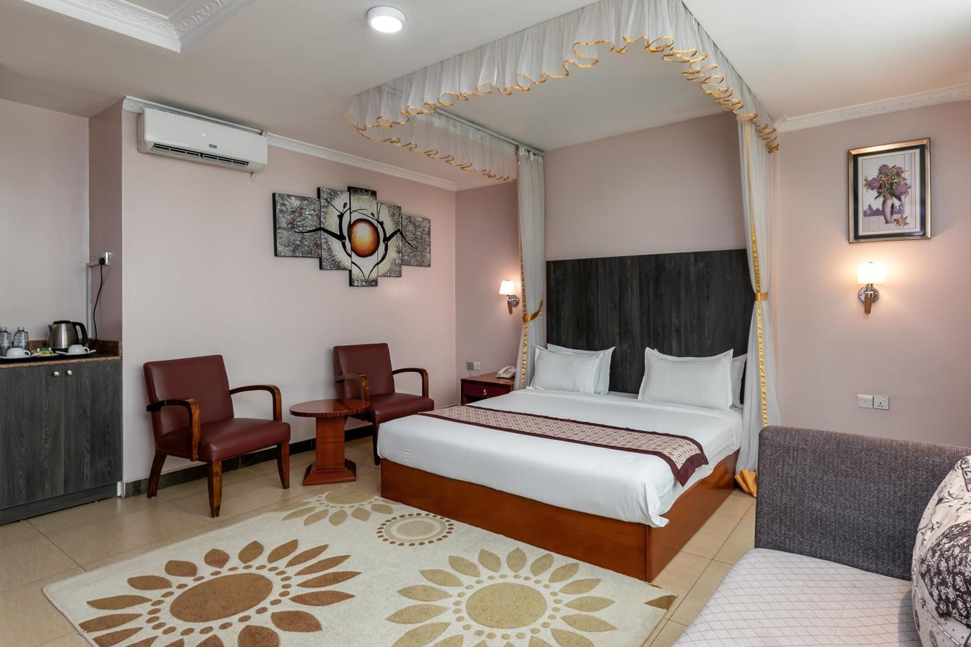 Russell Hotel Кампала Екстериор снимка