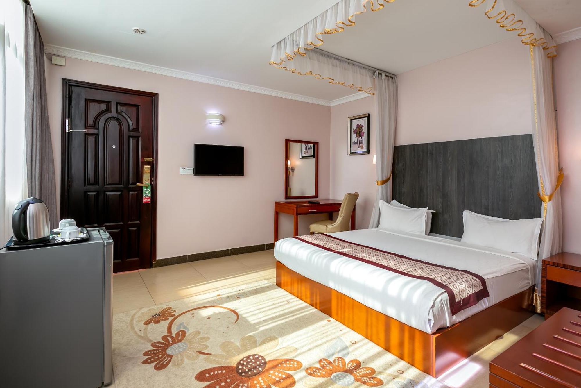 Russell Hotel Кампала Екстериор снимка
