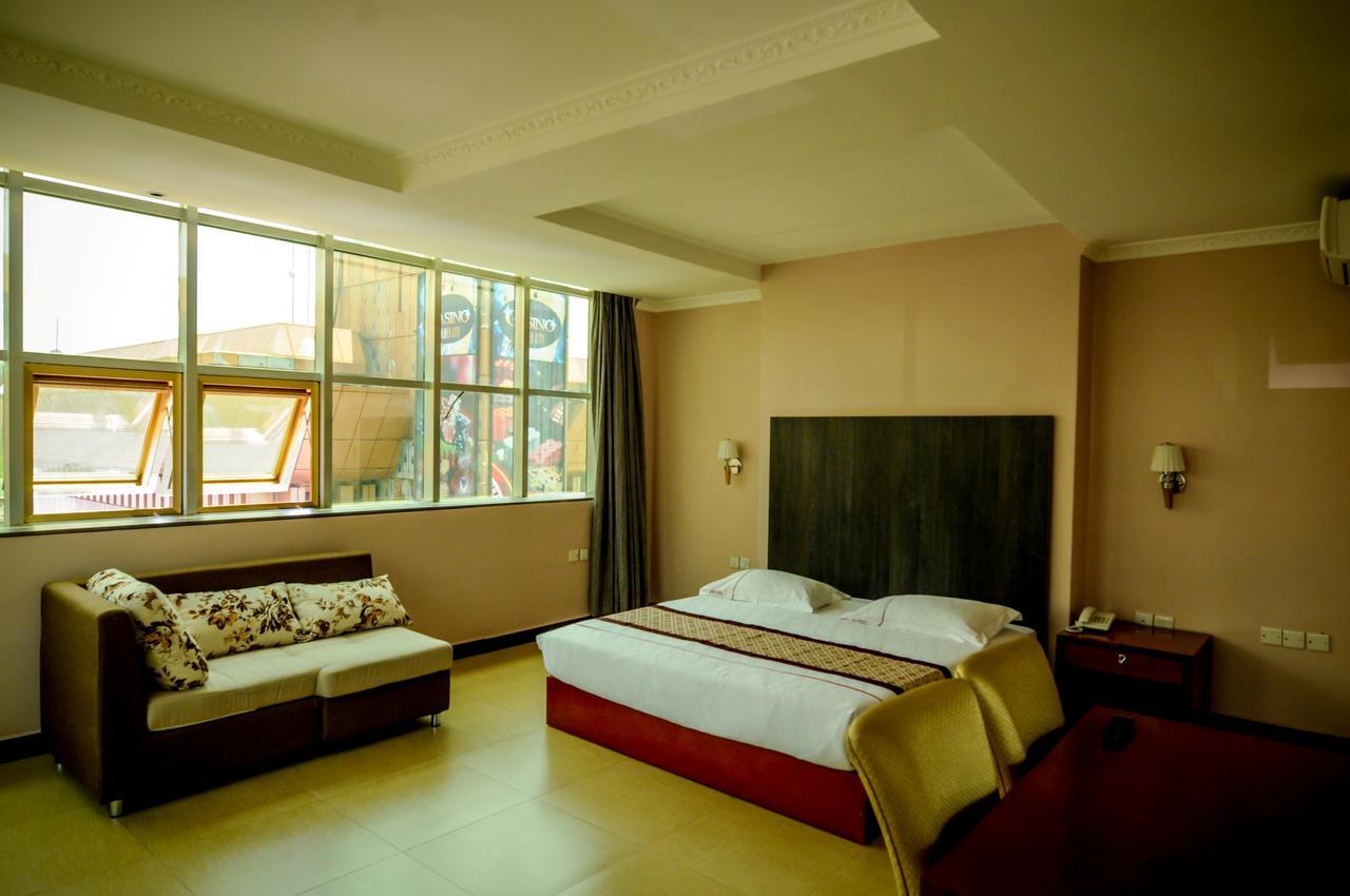 Russell Hotel Кампала Екстериор снимка
