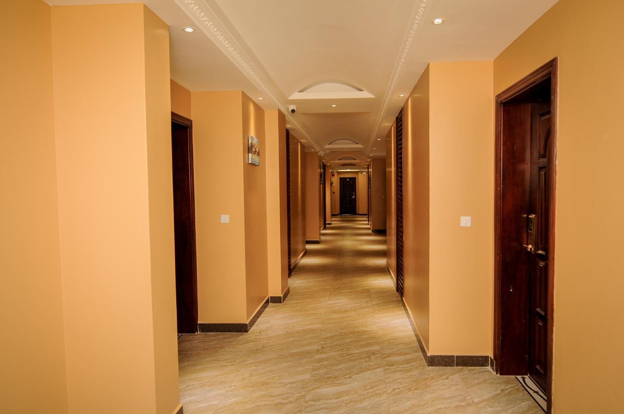 Russell Hotel Кампала Екстериор снимка