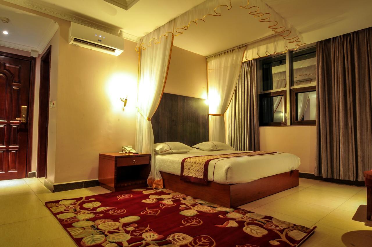 Russell Hotel Кампала Екстериор снимка