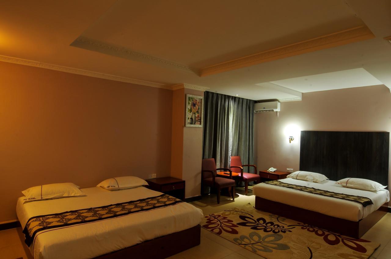 Russell Hotel Кампала Екстериор снимка