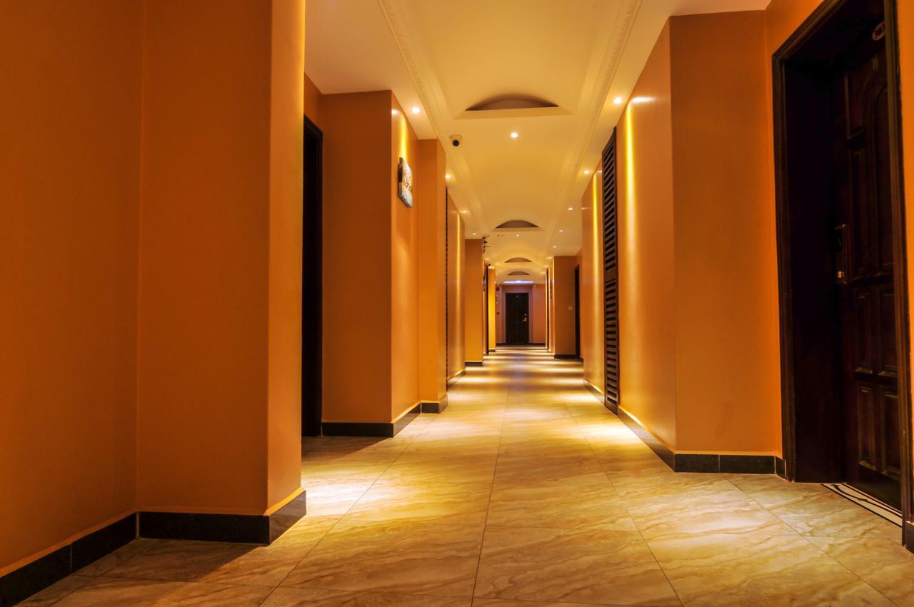 Russell Hotel Кампала Екстериор снимка