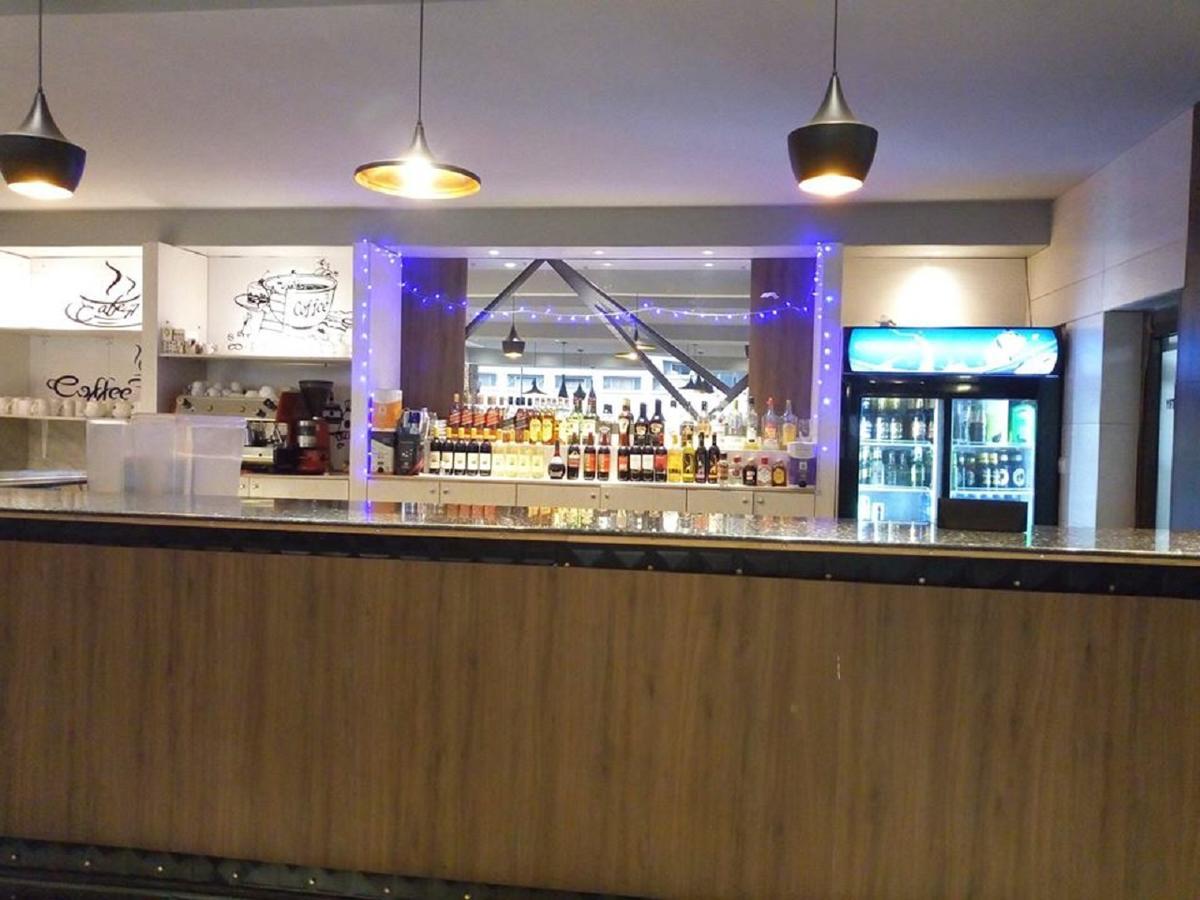Russell Hotel Кампала Екстериор снимка