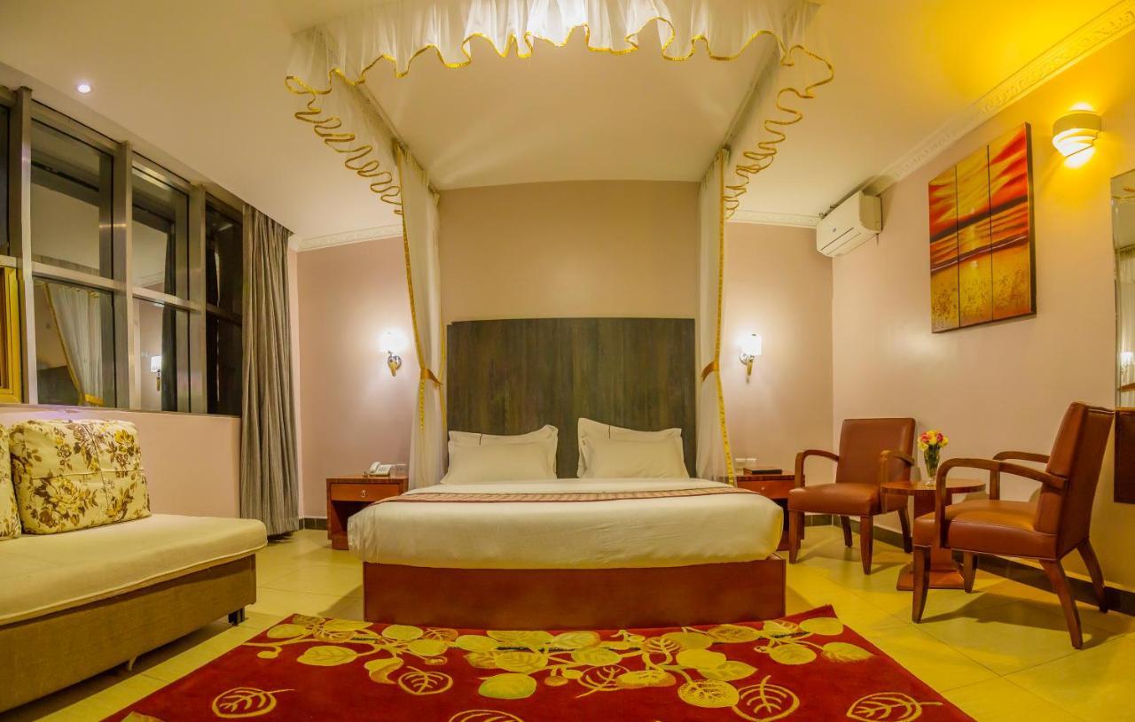 Russell Hotel Кампала Екстериор снимка
