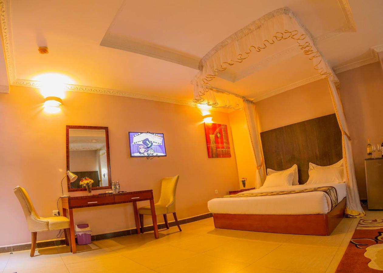 Russell Hotel Кампала Екстериор снимка