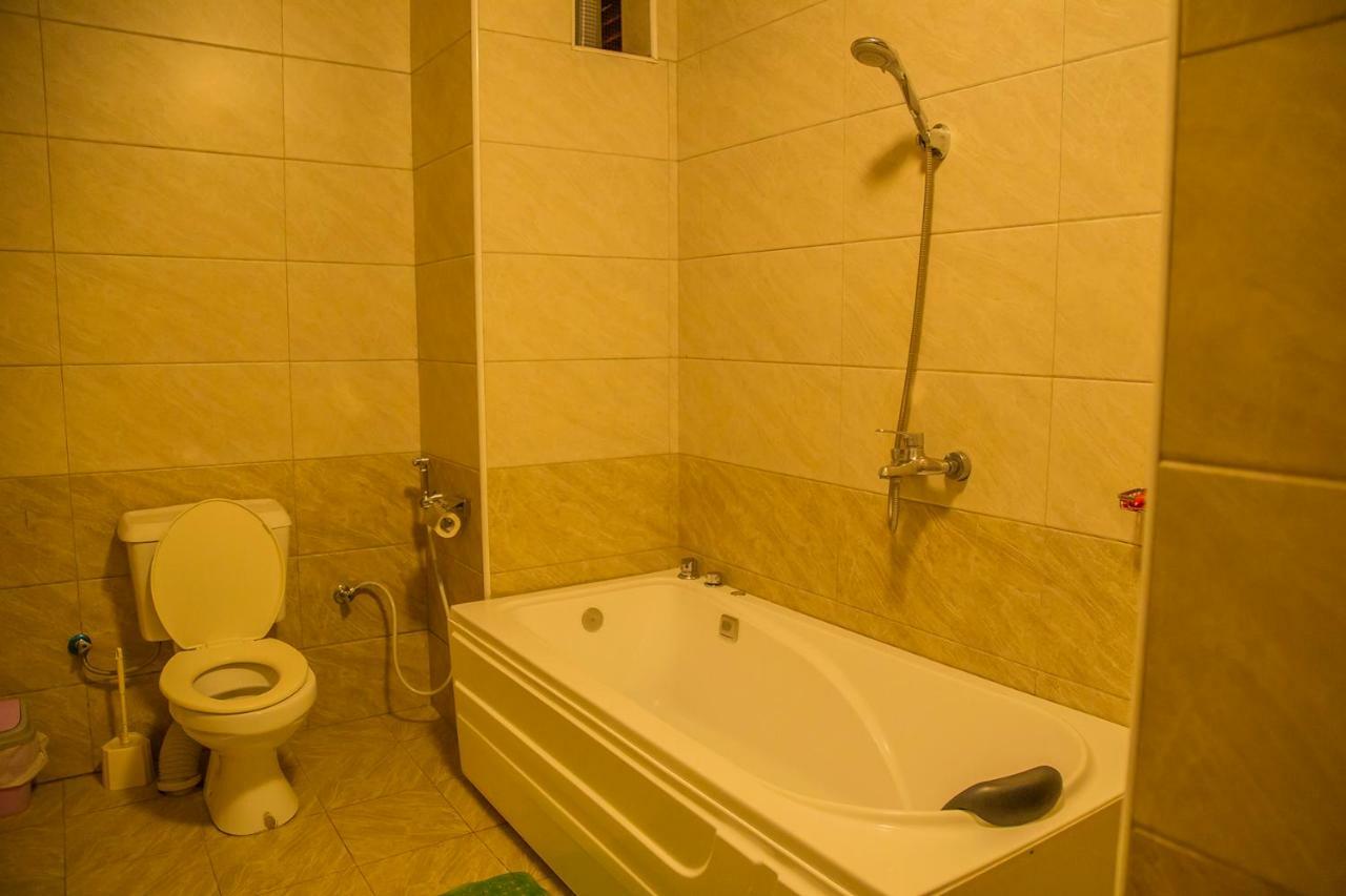 Russell Hotel Кампала Екстериор снимка