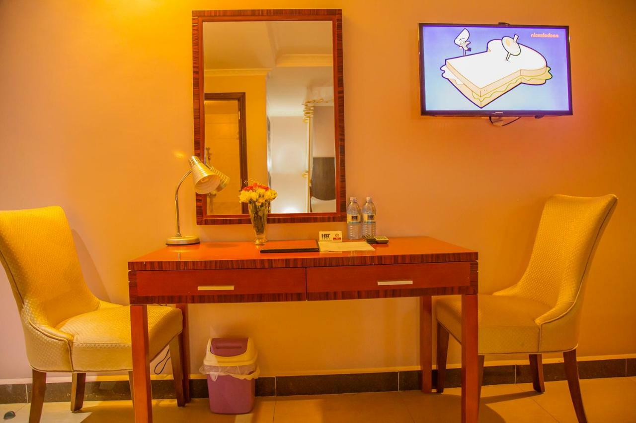 Russell Hotel Кампала Екстериор снимка